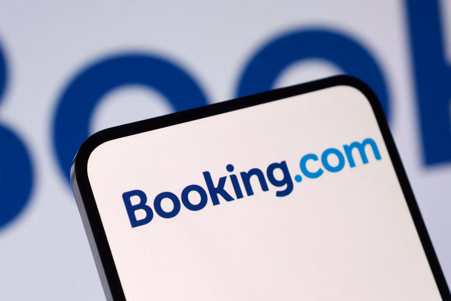 Booking.com απάτες: Η ΕΕ ερευνά ψεύτικα καταλύματα